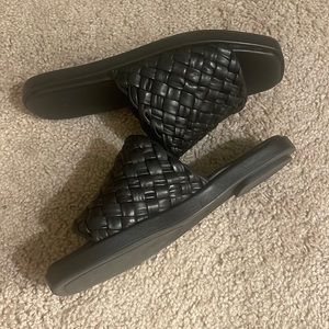 Vince Leather Black Sandals SZ 8 EU 38